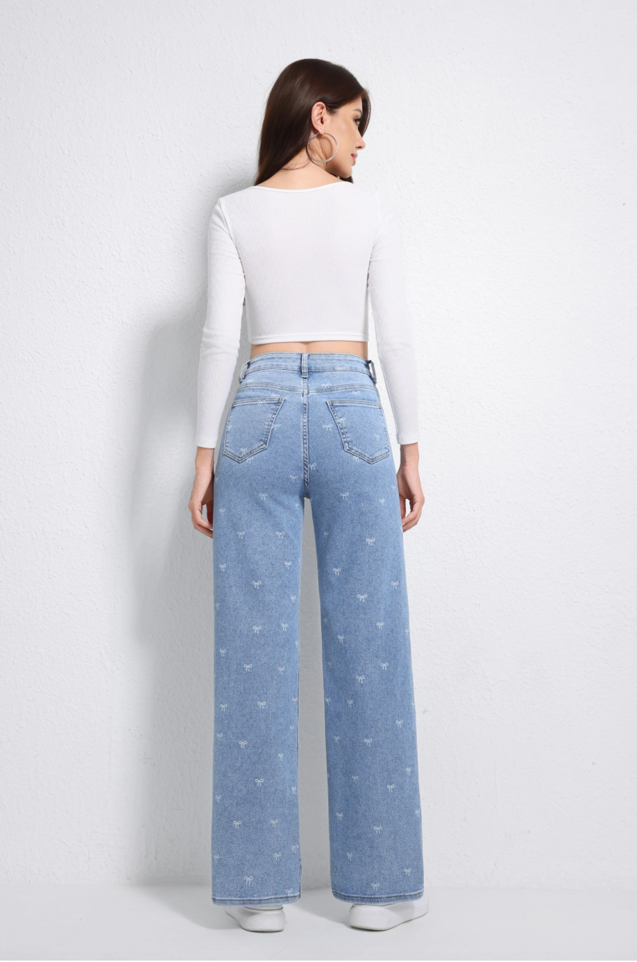 Weite Jeans mit Schleifenmuster