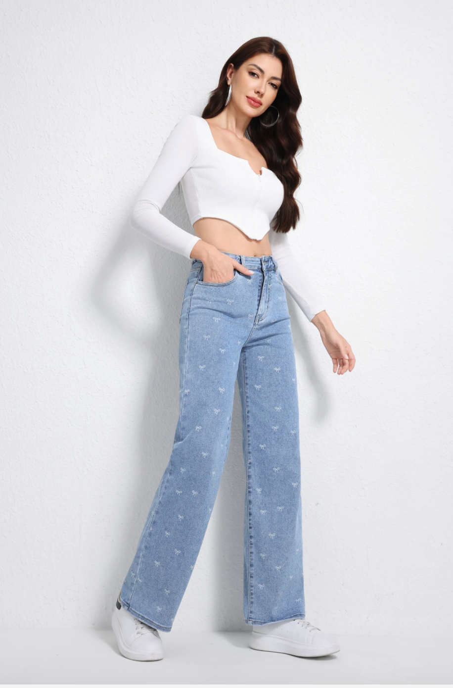Weite Jeans mit Schleifenmuster